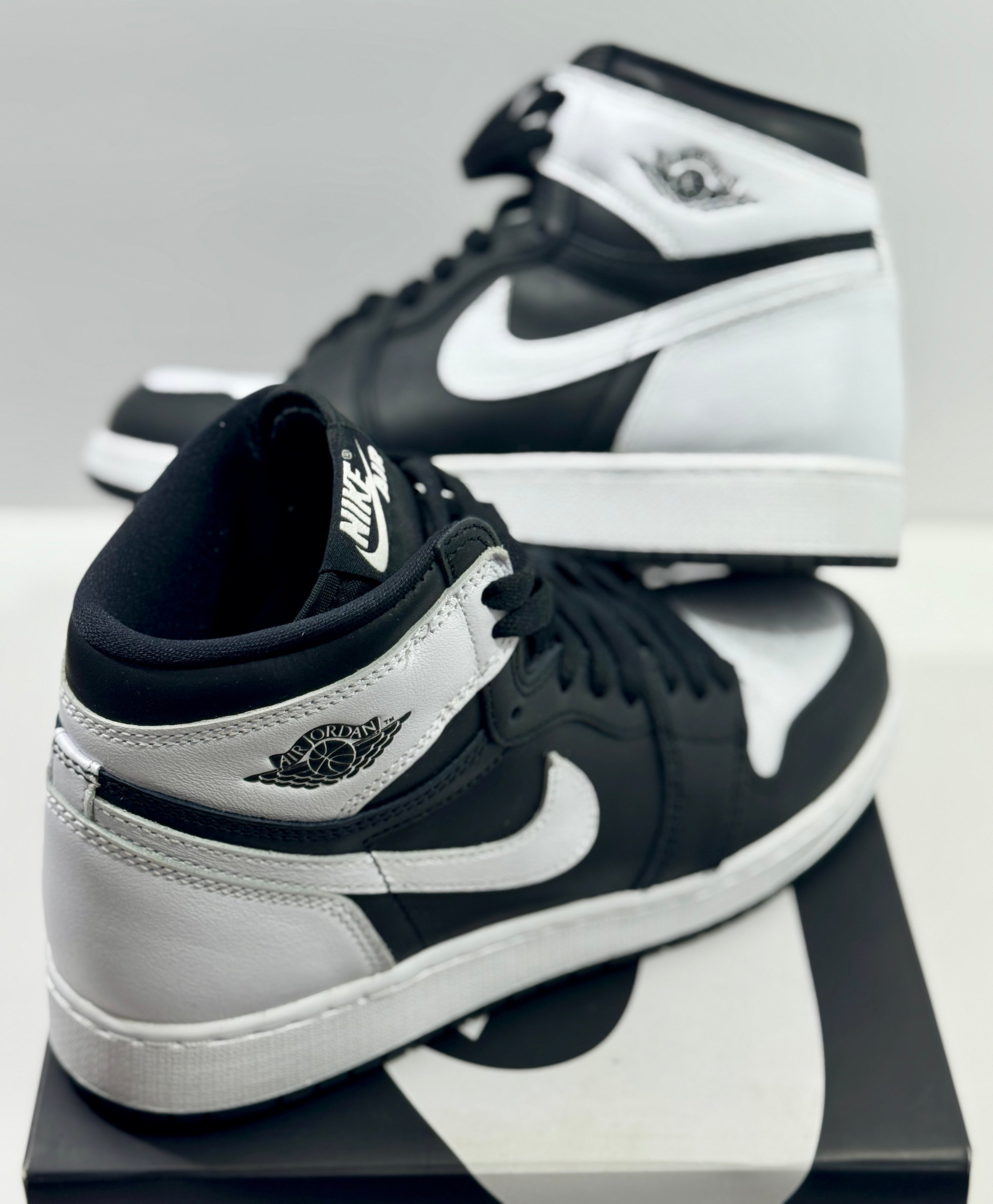 NEW SIZE 6.5 YOUTH- AIR JORDAN 1 RETRO HIGH OG "BLACK WHITE" 2024