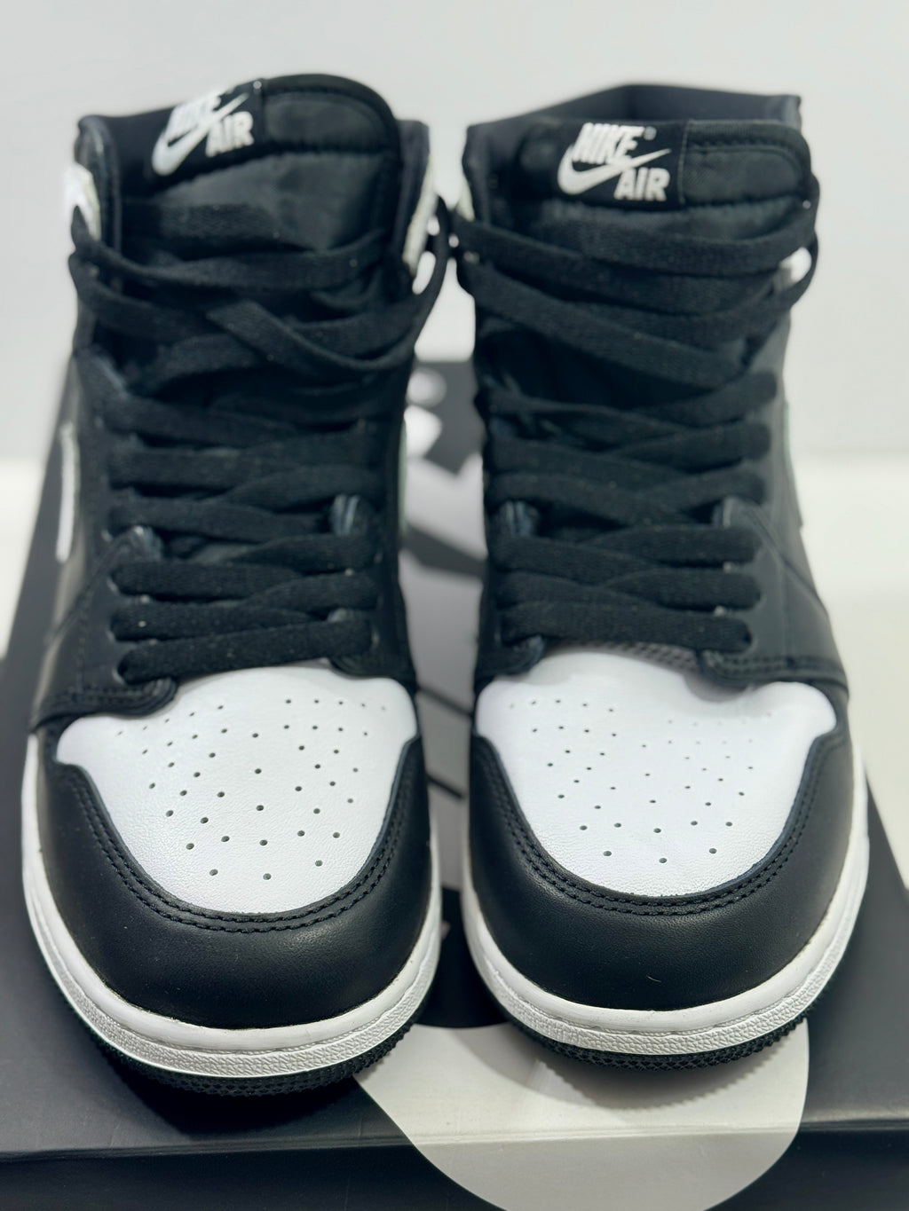 NEW SIZE 6.5 YOUTH- AIR JORDAN 1 RETRO HIGH OG "BLACK WHITE" 2024