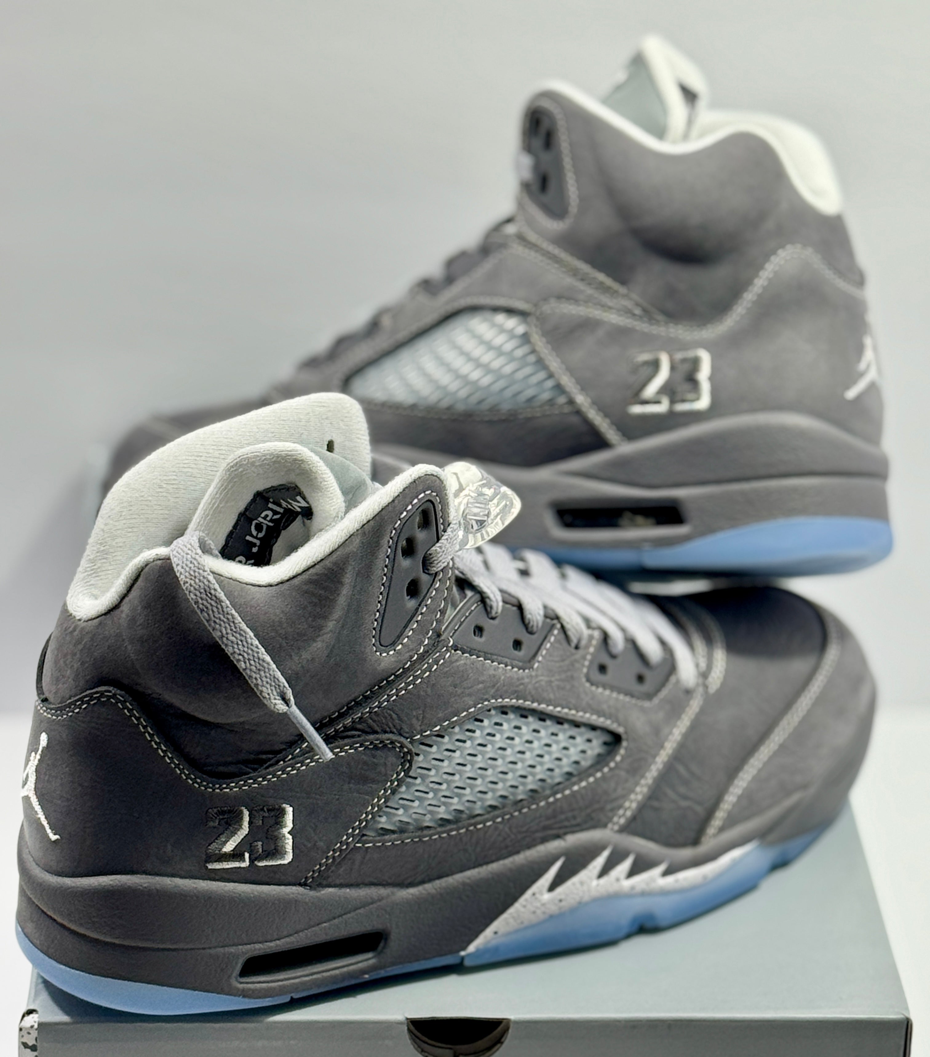 NEW SIZE 9.5 MENS - AIR JORDAN 5 RETRO "WOLF GREY" 2026