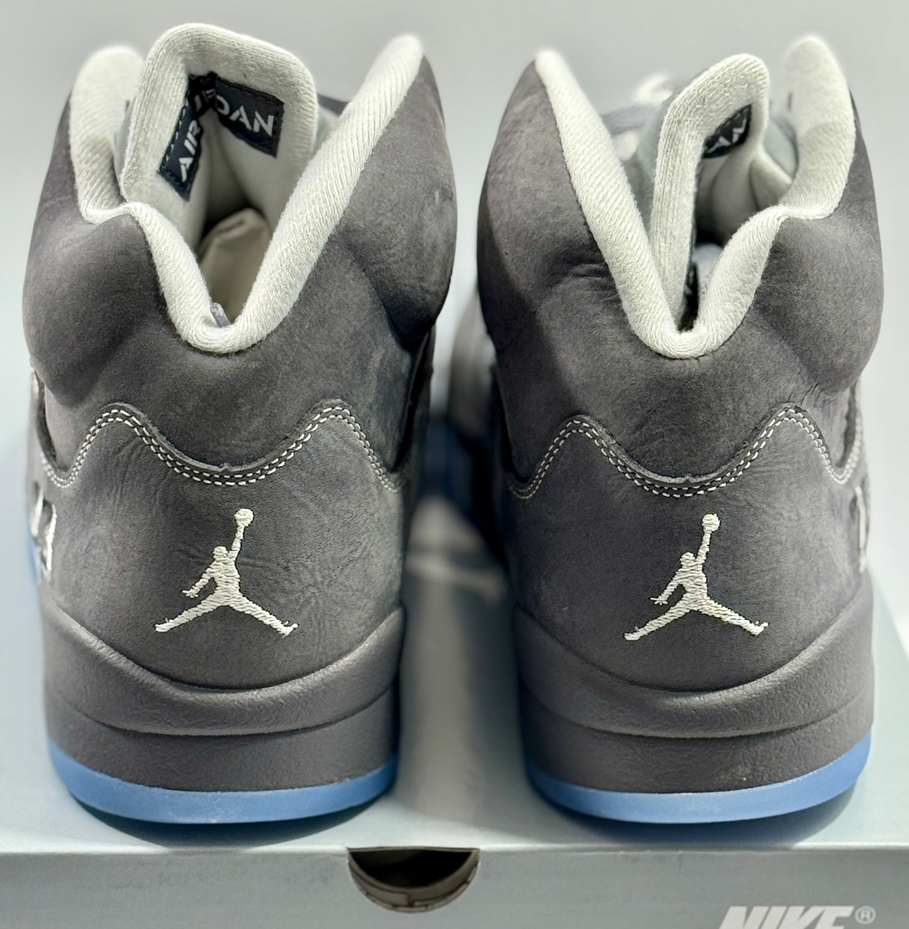 NEW SIZE 9.5 MENS - AIR JORDAN 5 RETRO "WOLF GREY" 2026
