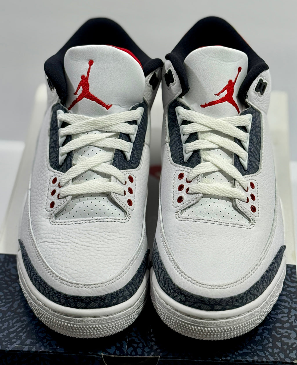 NEW W/DEFECTS SIZE 8 MENS - AIR JORDAN 3 RETRO SE "FIRE RED DENIM" 2020