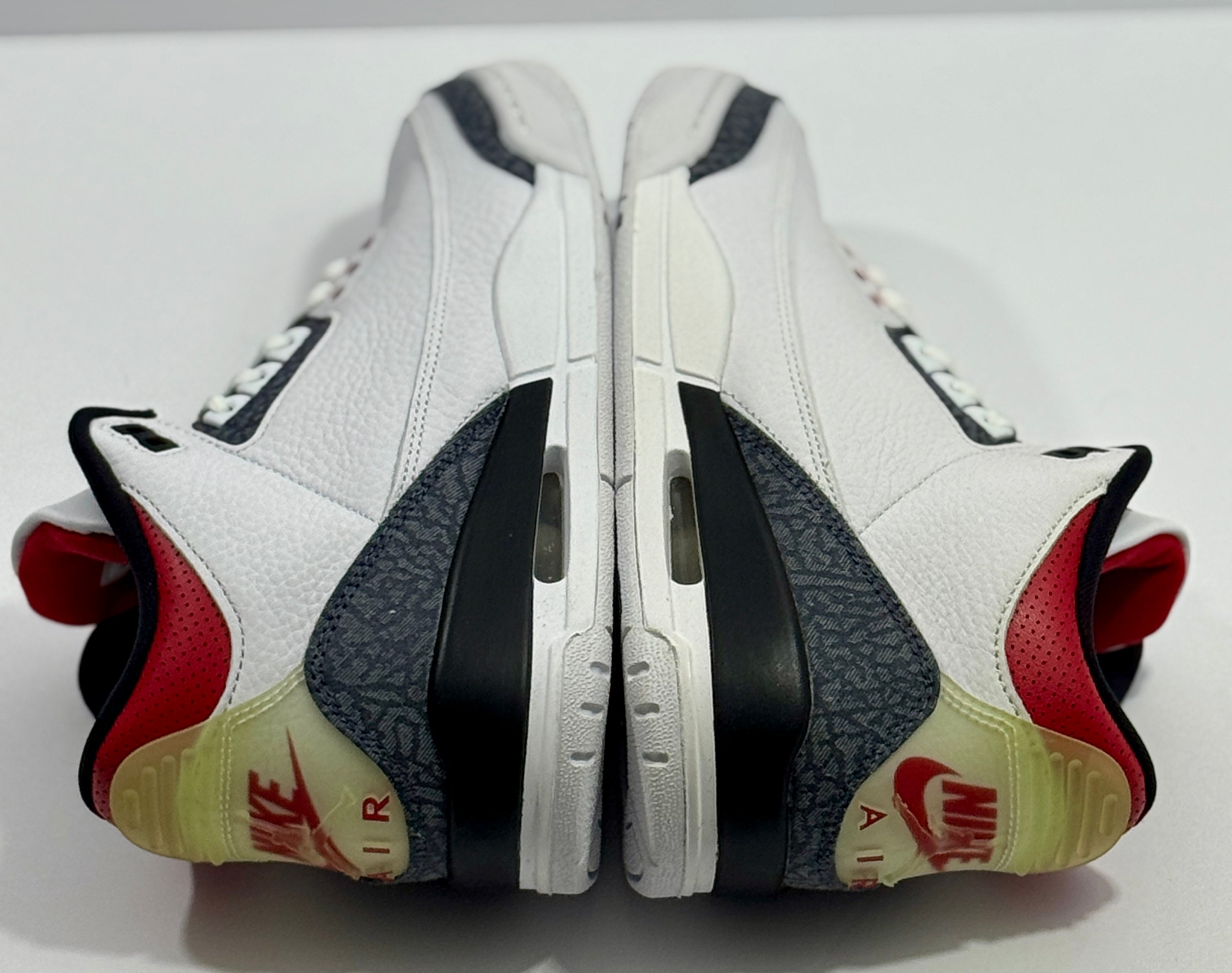 NEW W/DEFECTS SIZE 8 MENS - AIR JORDAN 3 RETRO SE "FIRE RED DENIM" 2020