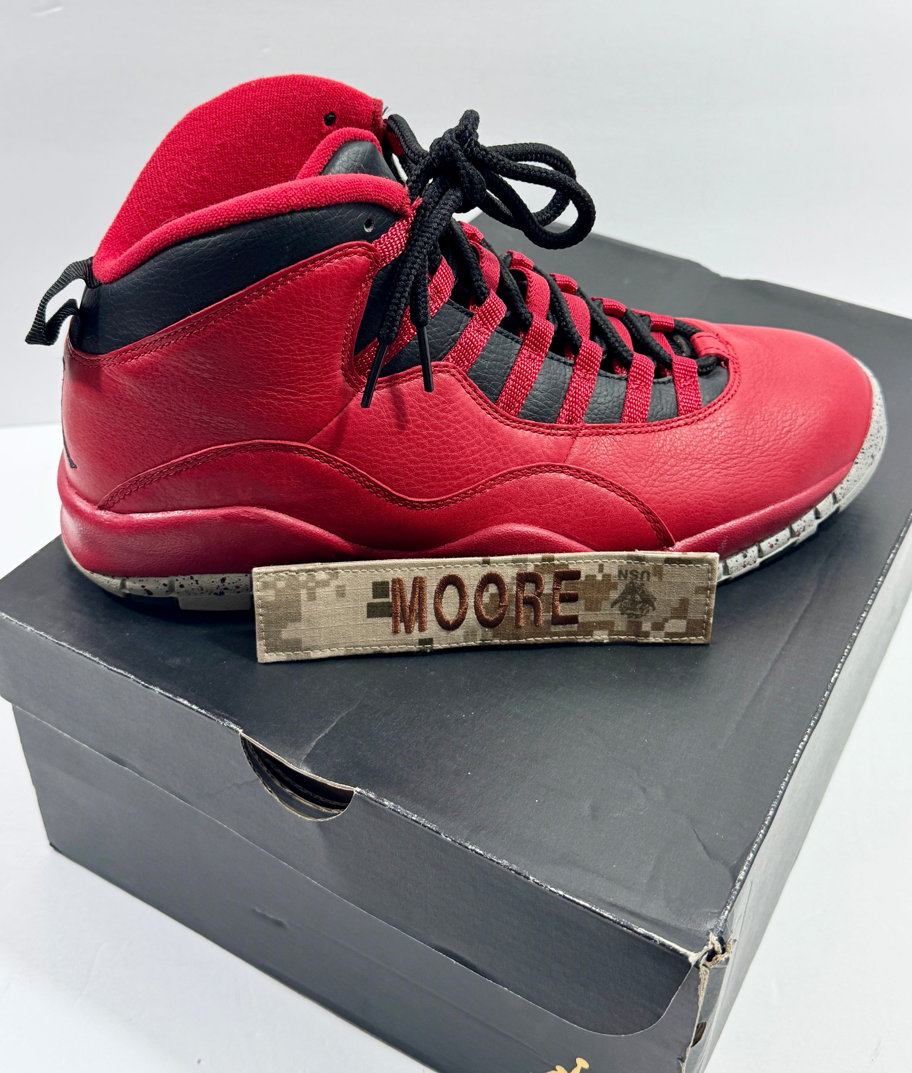 USED SIZE 10.5 MENS - AIR JORDAN 10 RETRO "BULLS OVER BROADWAY" 2015