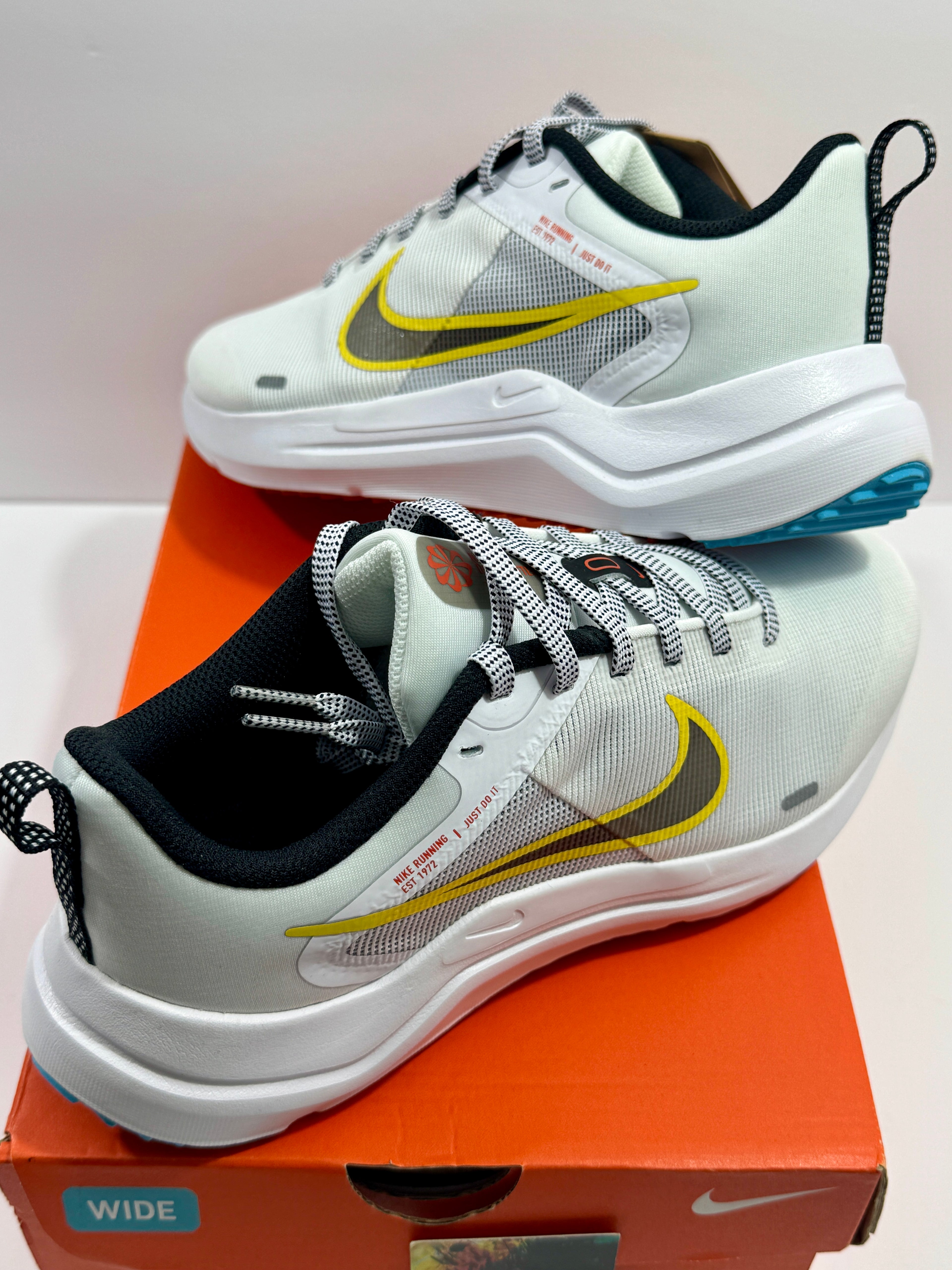 NEW SIZE 8 WOMENS -NIKE DOWNSHIFTER 12