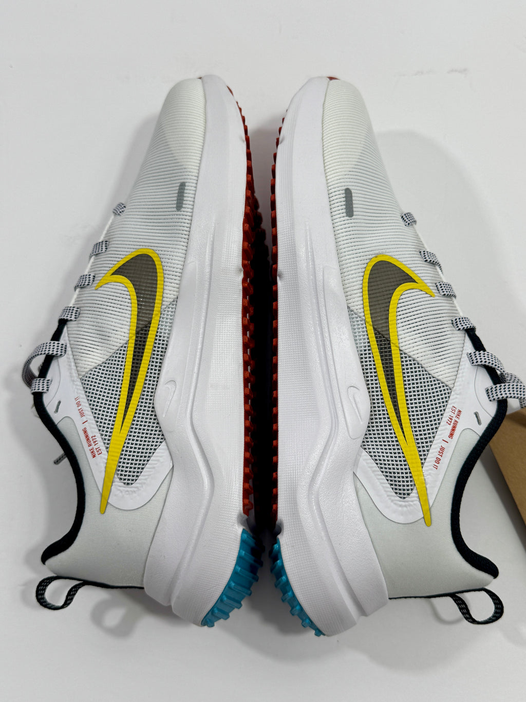 NEW SIZE 8 WOMENS -NIKE DOWNSHIFTER 12