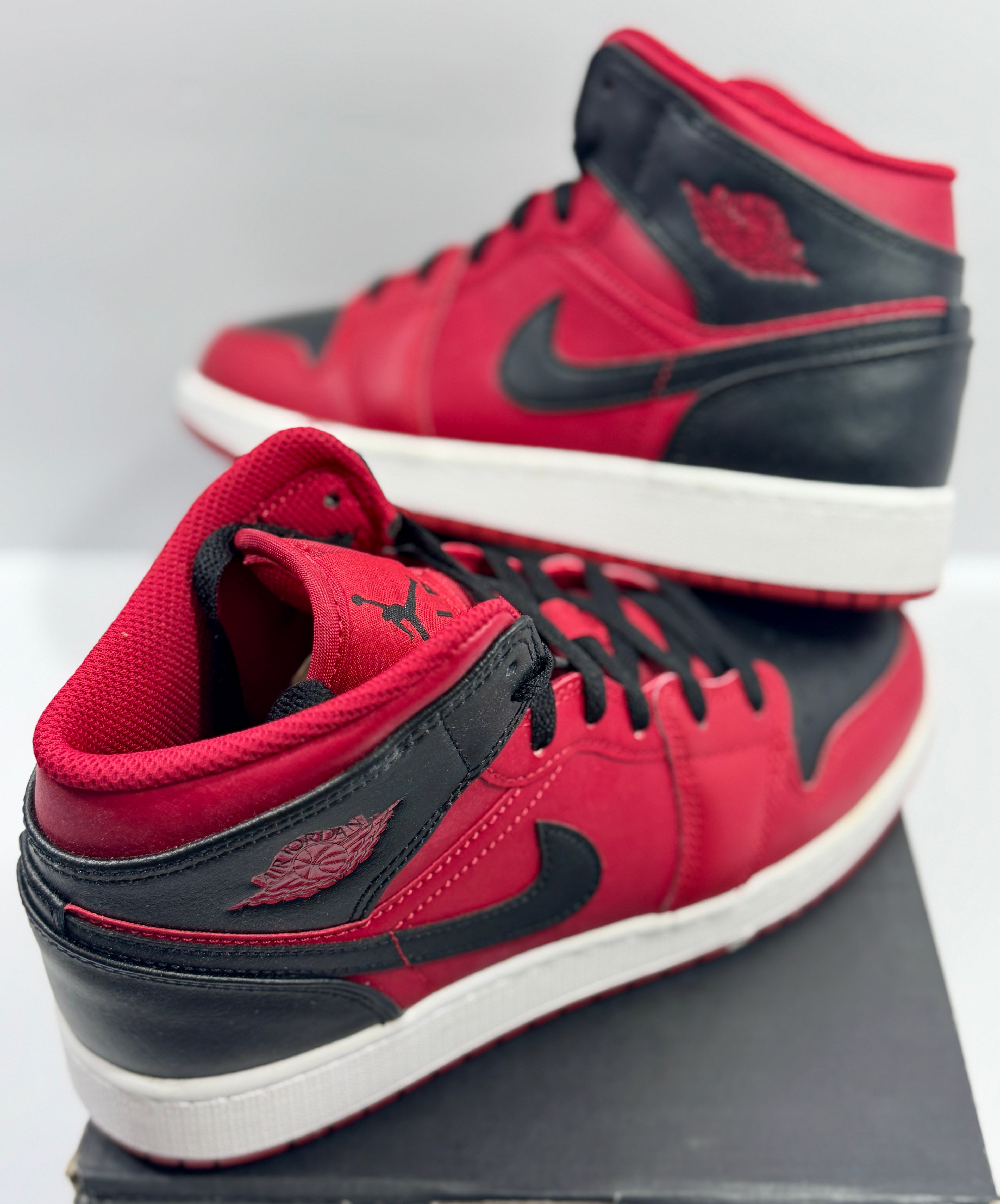 NEW SIZE 6 YOUTH - AIR JORDAN 1 MID "REVERSE BRED" 2021