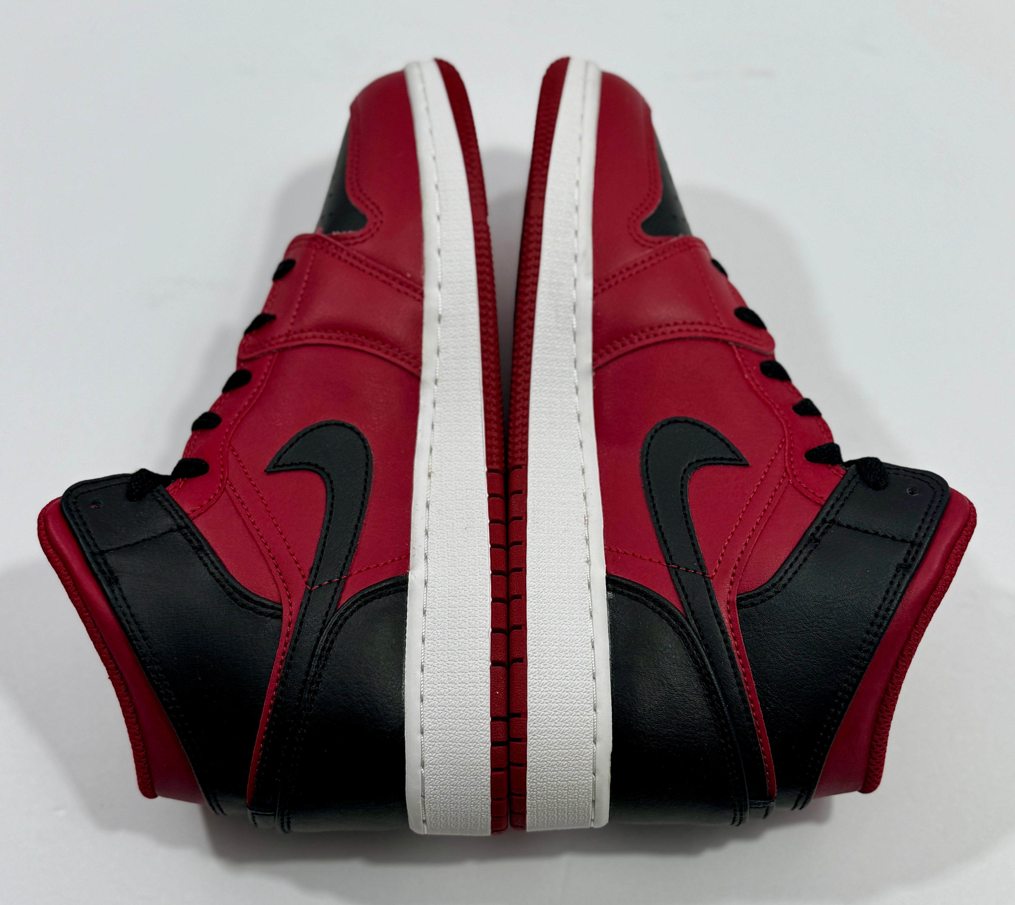 NEW SIZE 6 YOUTH - AIR JORDAN 1 MID "REVERSE BRED" 2021