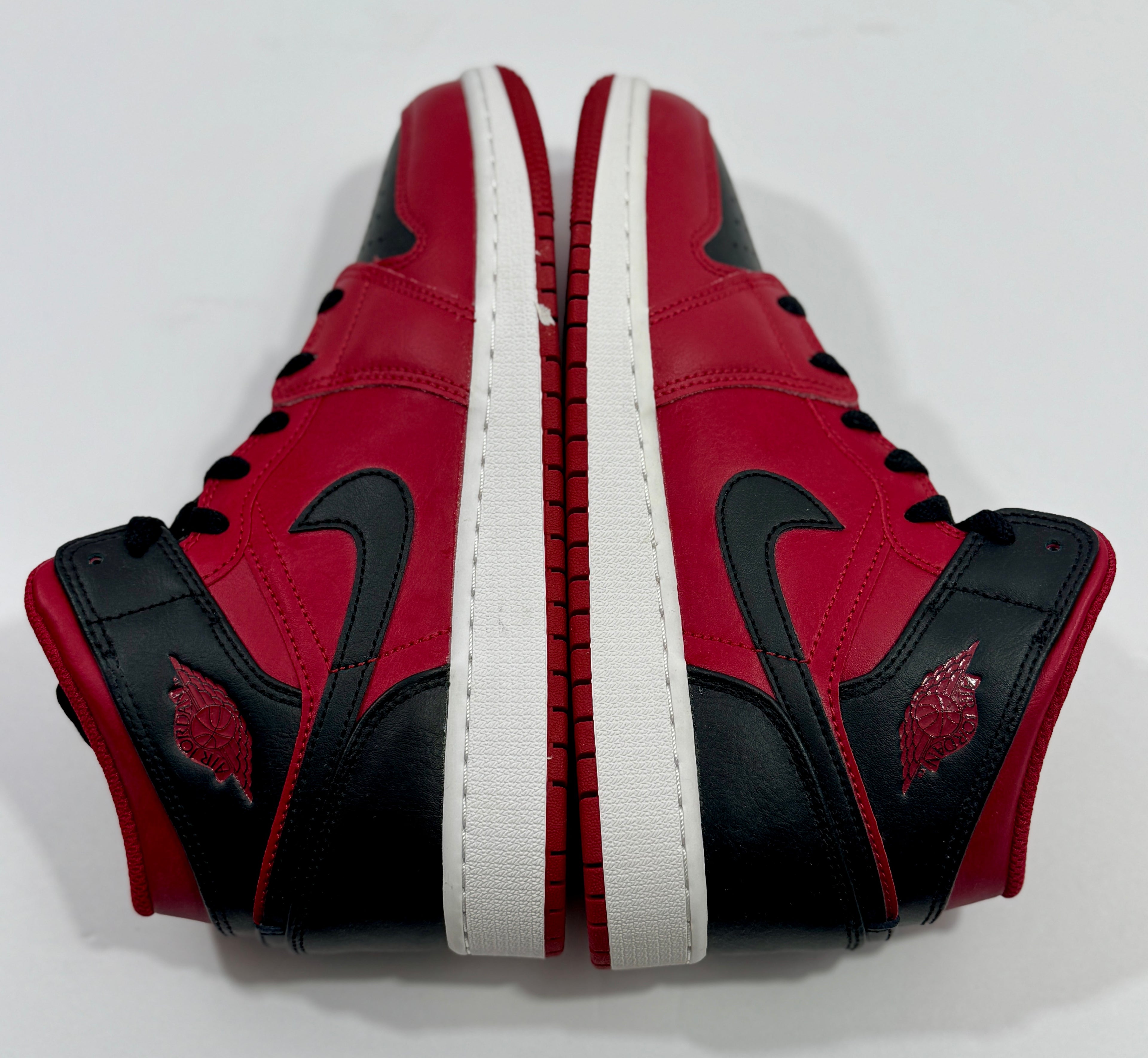 NEW SIZE 6 YOUTH - AIR JORDAN 1 MID "REVERSE BRED" 2021