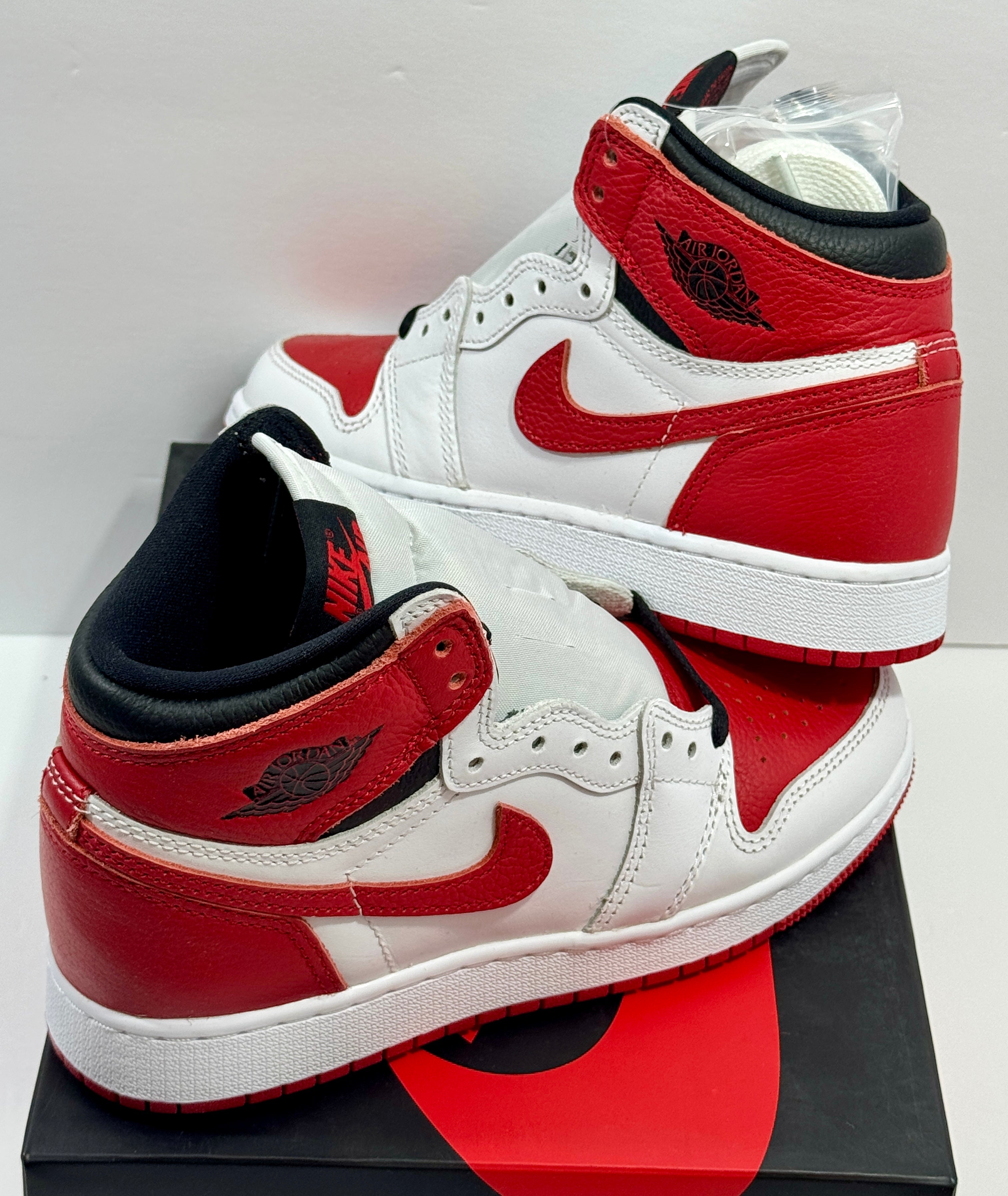NEW SIZE 4.5 YOUTH - AIR JORDAN 1 RETRO HIGH OG "HERITAGE" 2022