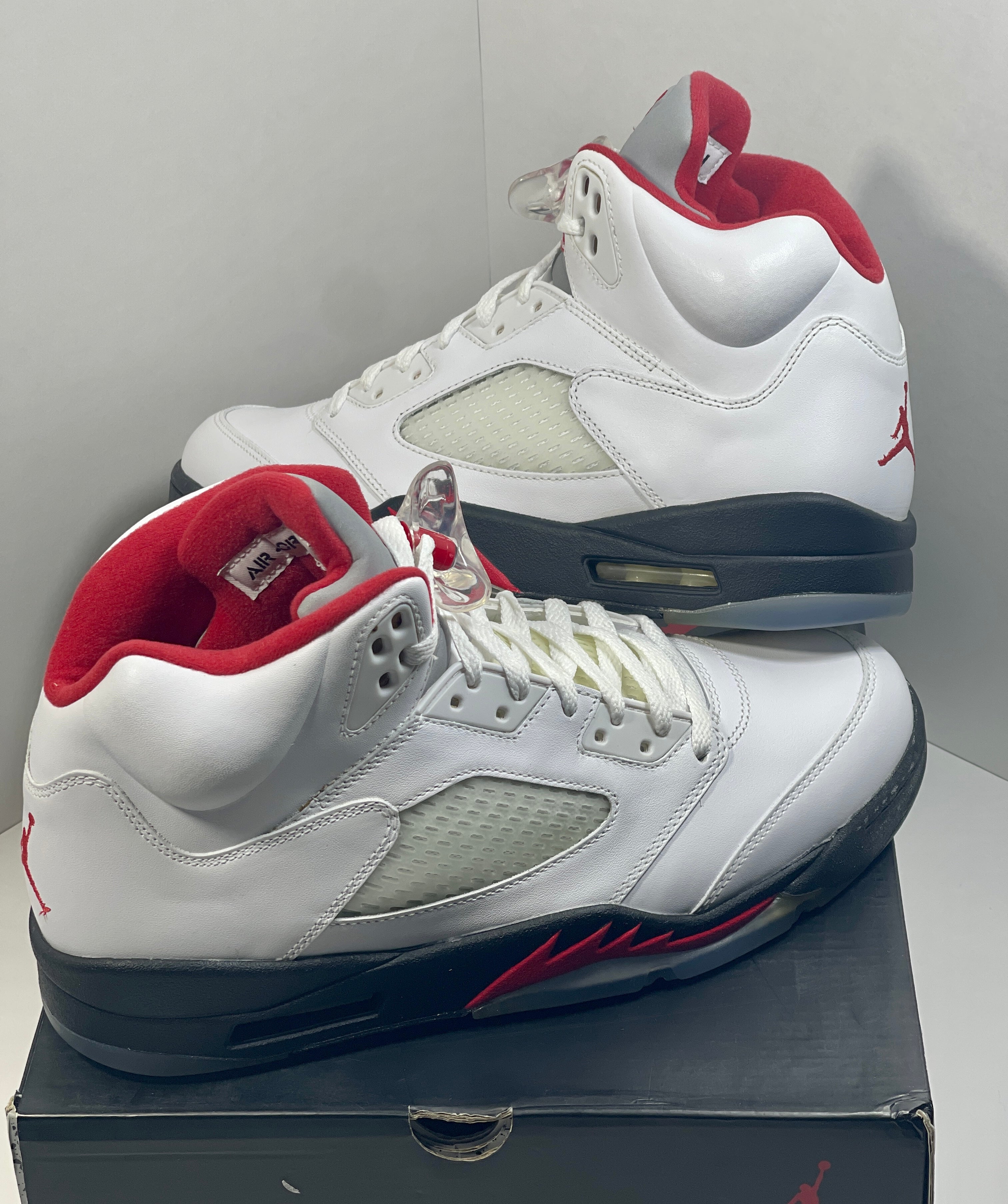 NEW SIZE 10.5 MENS - AIR JORDAN 5 RETRO "FIRE RED" 2013