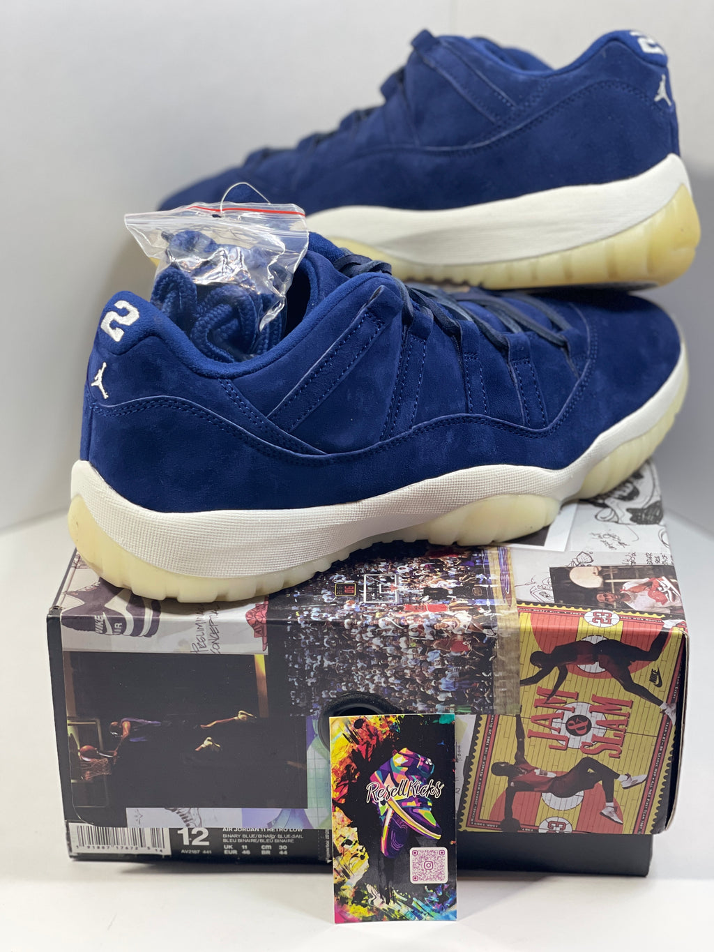 NEW SIZE 12 MENS - AIR JORDAN 11 RETRO LOW "DEREK JETER RE2PECT" 2018