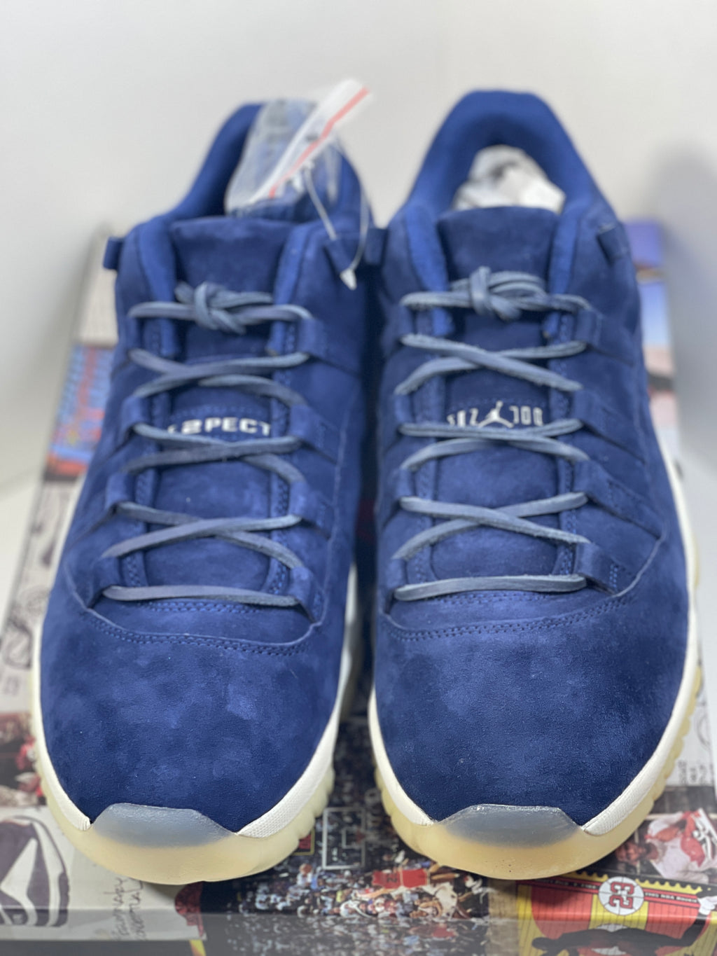 NEW SIZE 12 MENS - AIR JORDAN 11 RETRO LOW "DEREK JETER RE2PECT" 2018