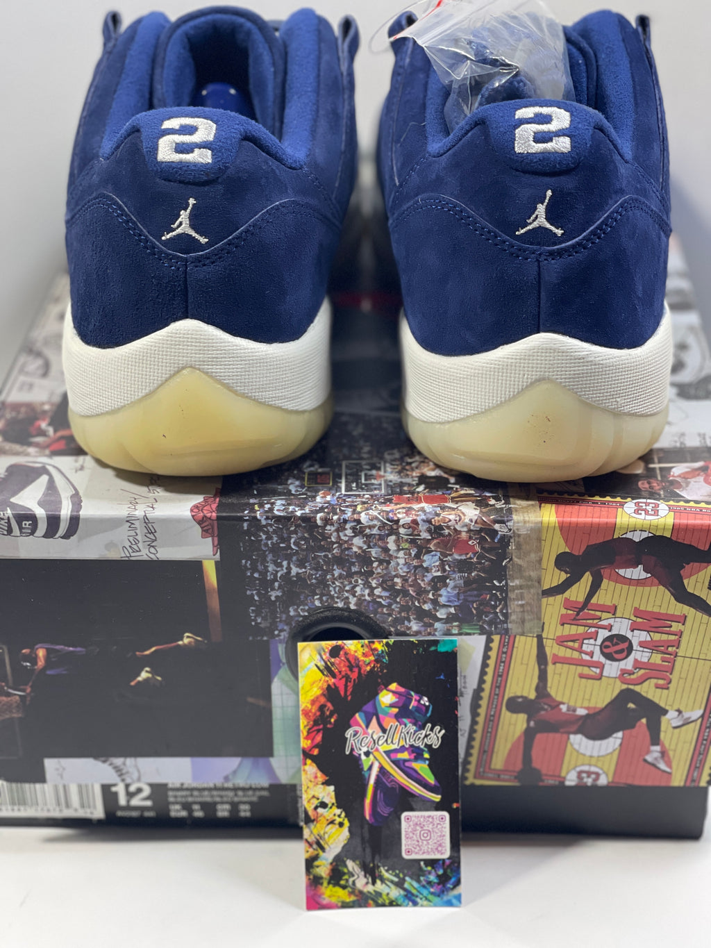 NEW SIZE 12 MENS - AIR JORDAN 11 RETRO LOW "DEREK JETER RE2PECT" 2018
