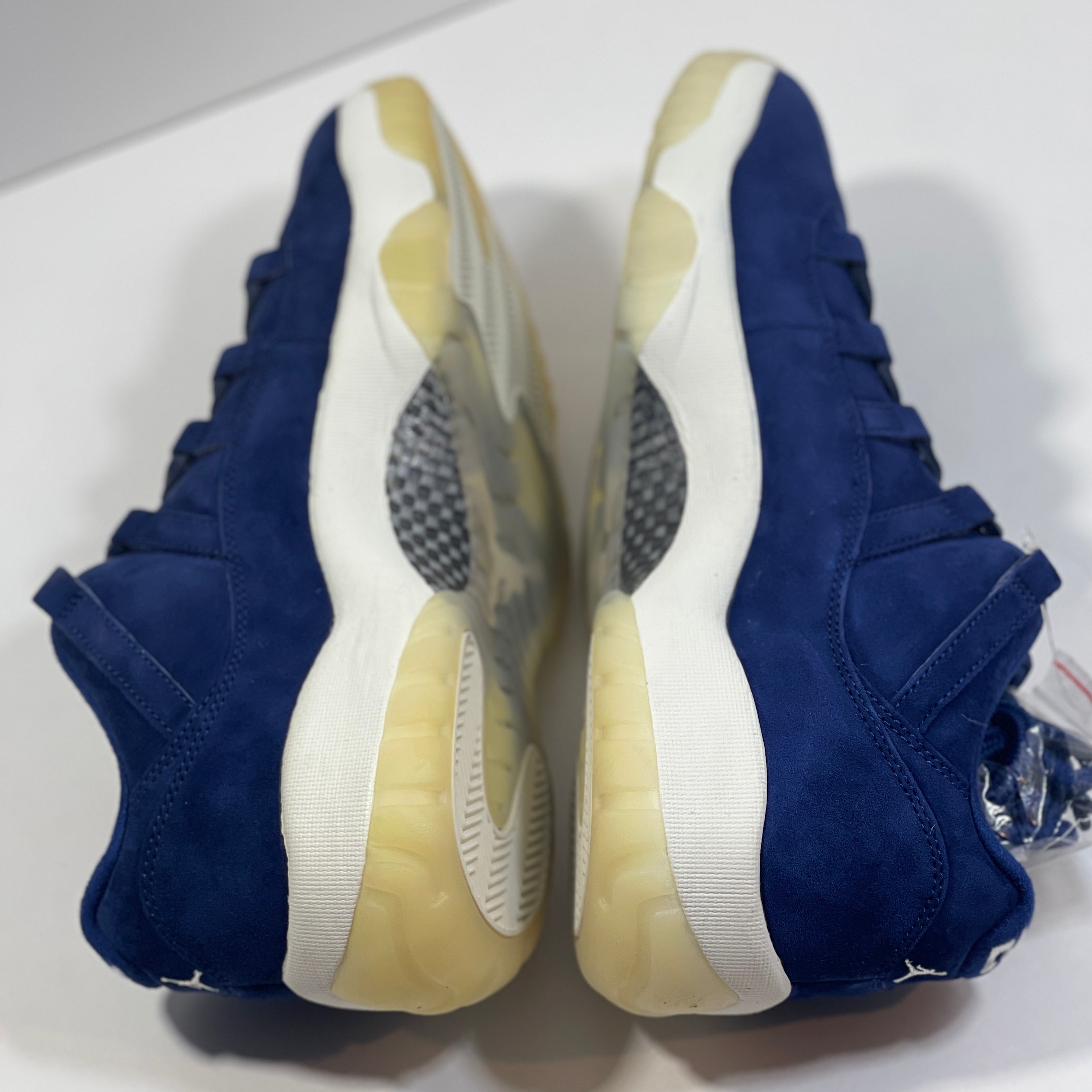 NEW SIZE 12 MENS - AIR JORDAN 11 RETRO LOW "DEREK JETER RE2PECT" 2018