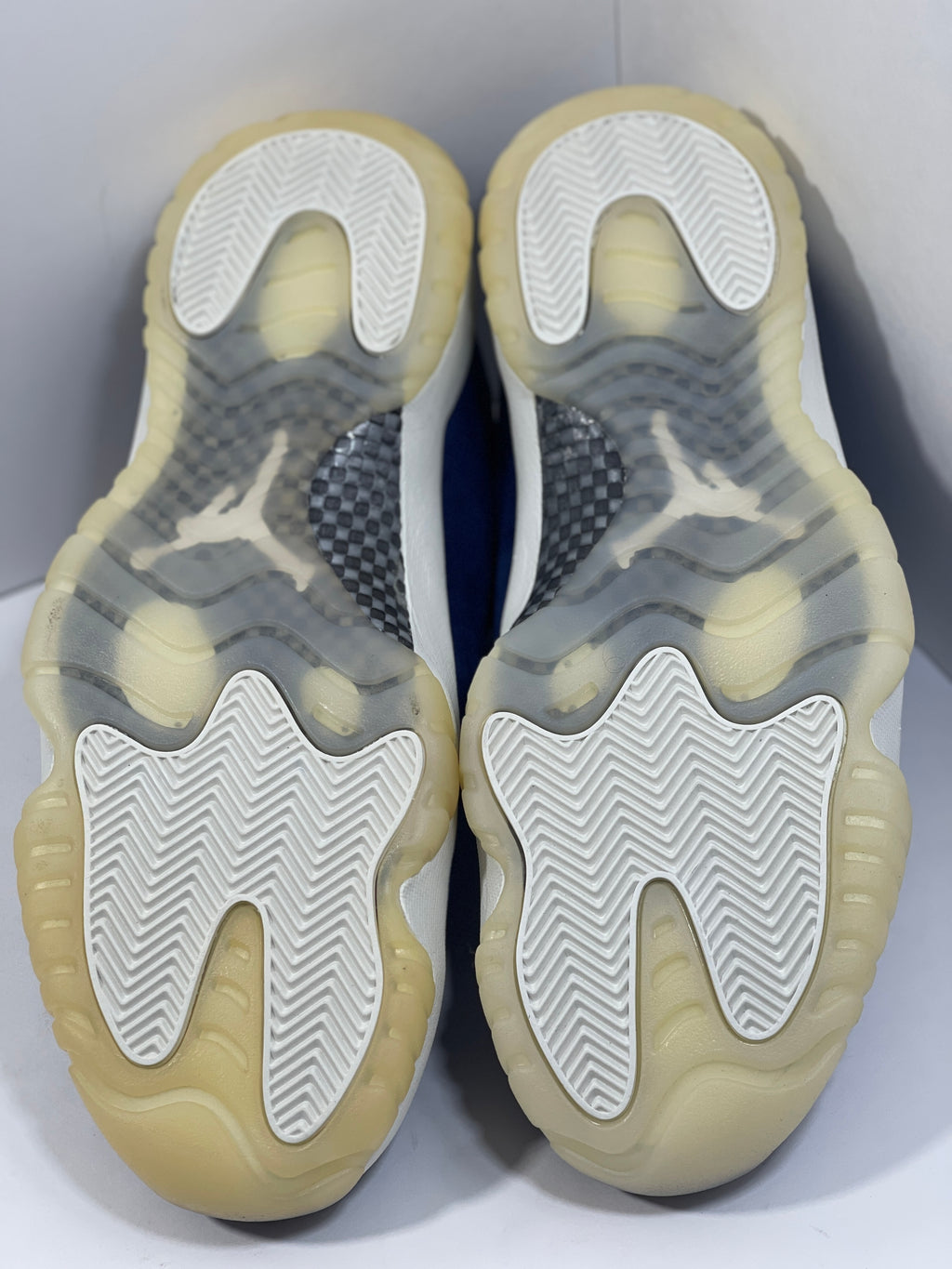 NEW SIZE 12 MENS - AIR JORDAN 11 RETRO LOW "DEREK JETER RE2PECT" 2018