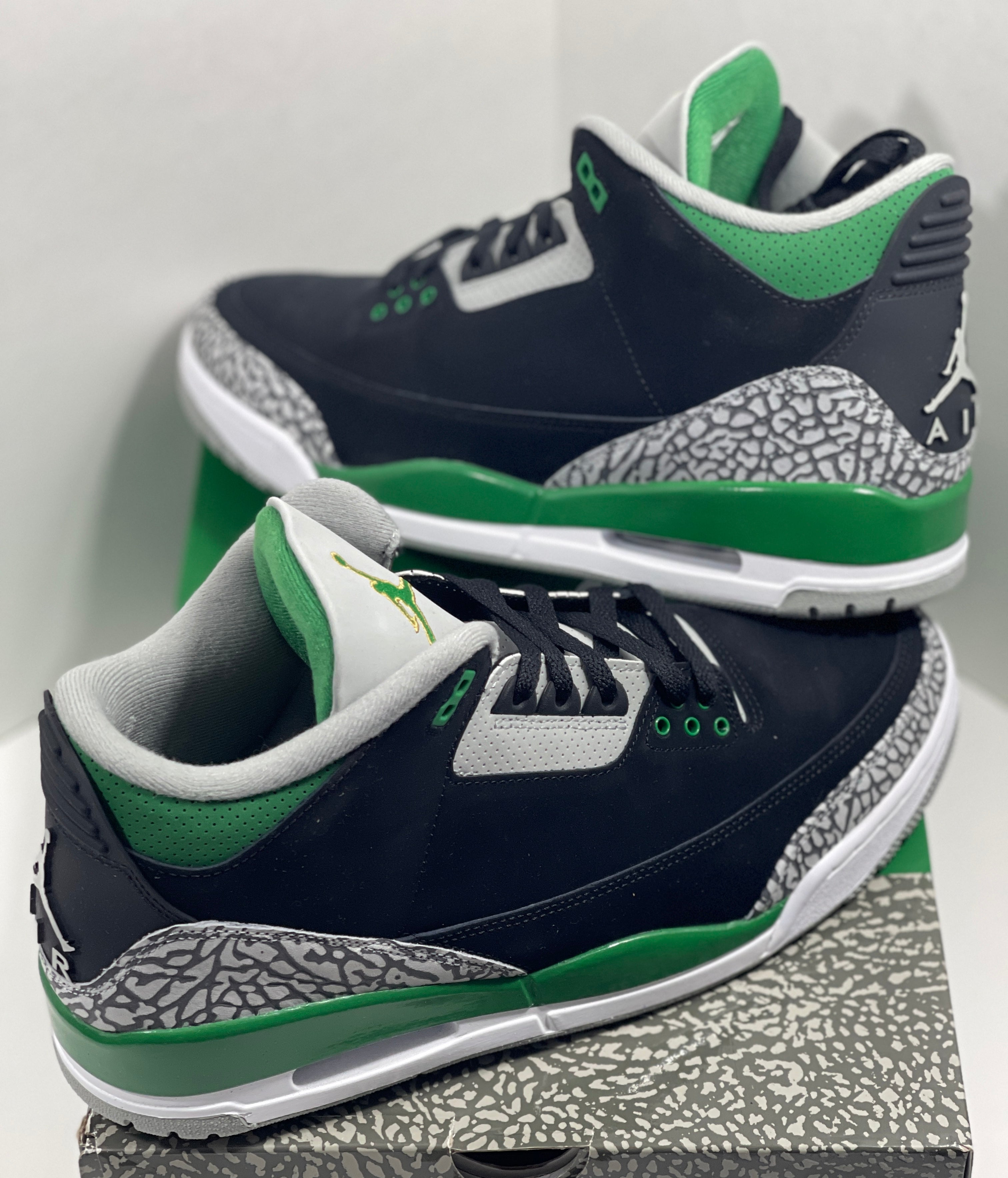 NEW SIZE 12 MENS - AIR JORDAN 3 RETRO "PINE GREEN" 2021
