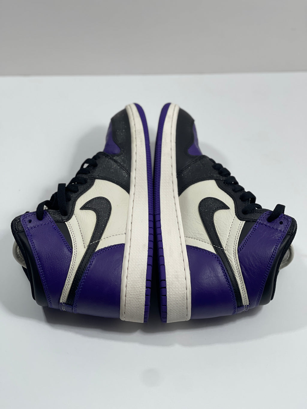USED SIZE 6.5 YOUTH - AIR JORDAN 1 RETRO HIGH OG "COURT PURPLE" 2018