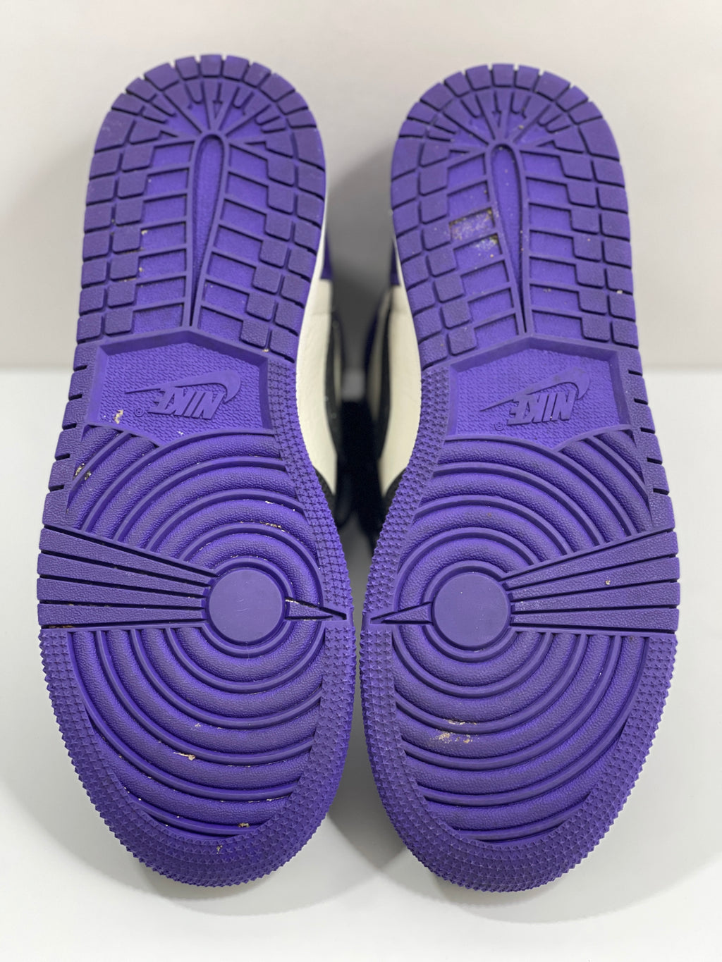 USED SIZE 6.5 YOUTH - AIR JORDAN 1 RETRO HIGH OG "COURT PURPLE" 2018