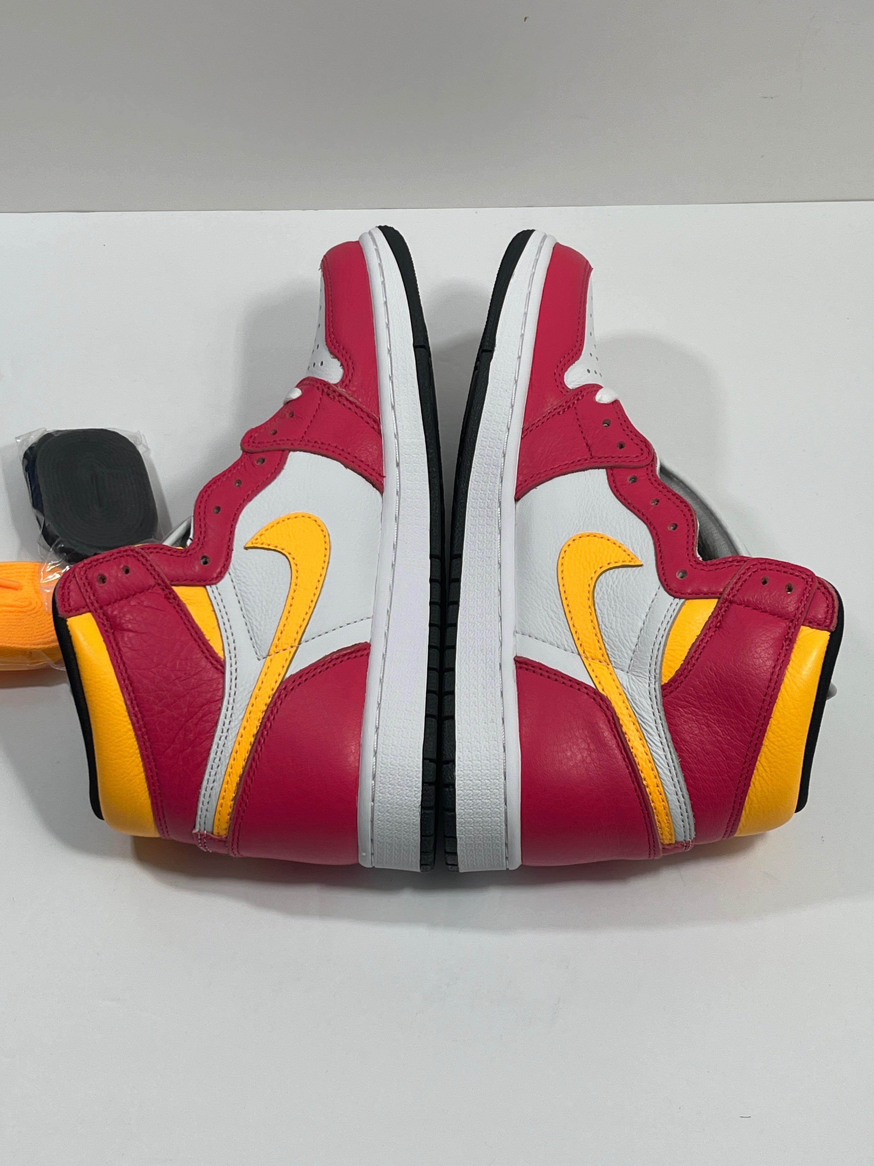 NEW SIZE 9.5 MENS - AIR JORDAN 1 RETRO HIGH OG "LIGHT FUSION RED" 2021