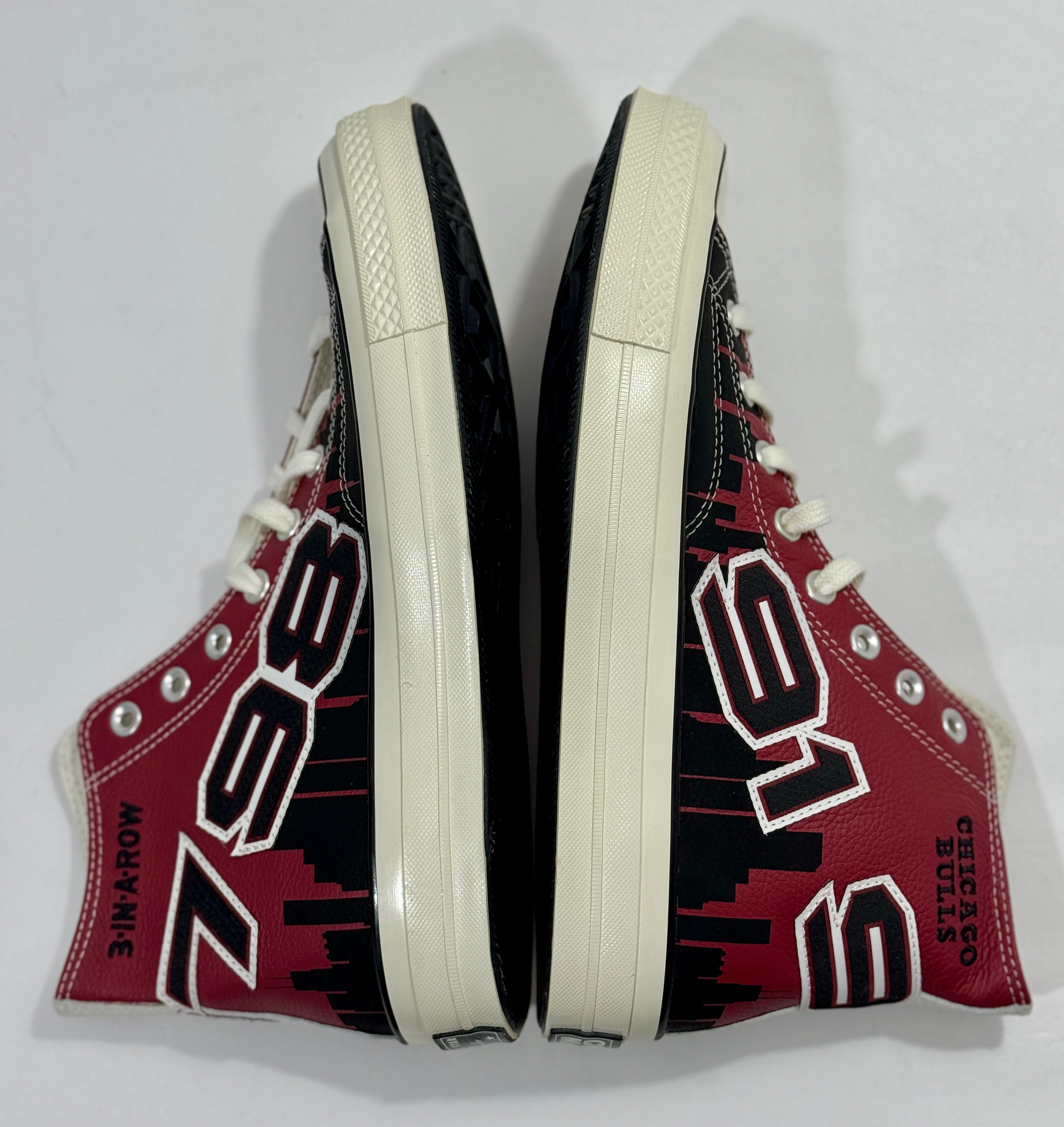 NEW SIZE 9 MENS - CONVERSE CHINATOWN MARKET X CHUCK 70 HIGH "BULLS CHAMPIONSHIP JACKET"