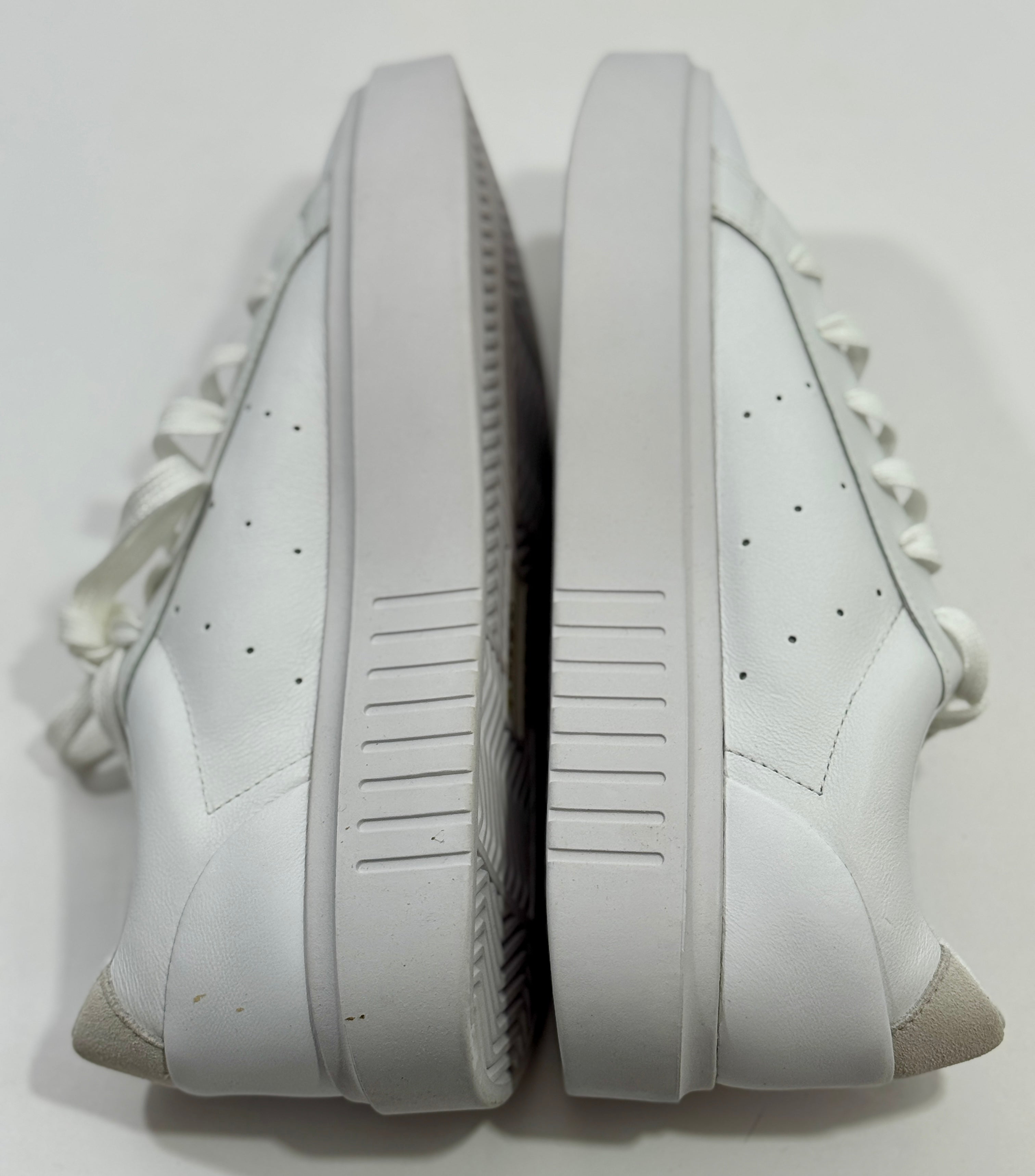 USED SIZE 10 WOMENS - PUMA COURT SNEAKER