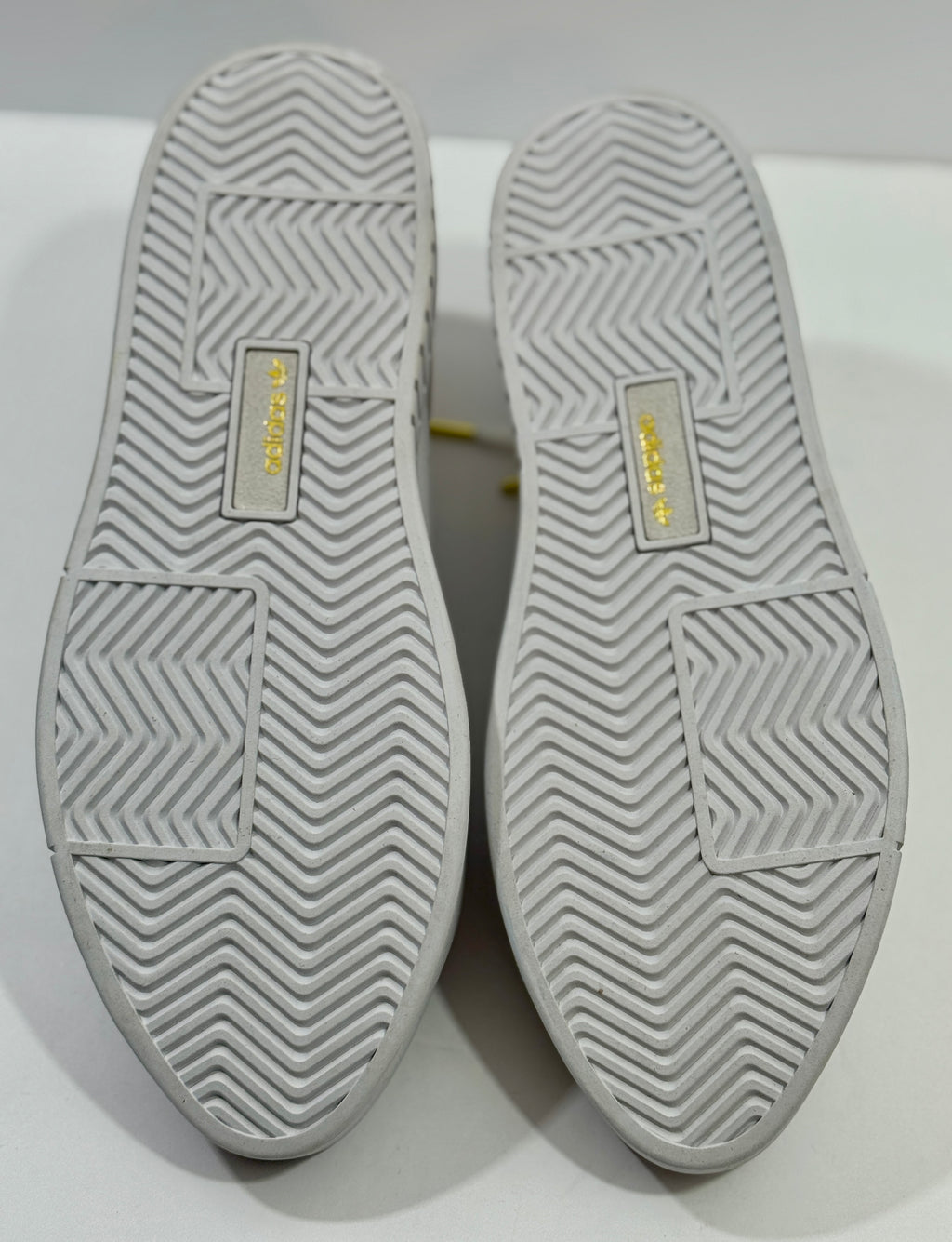 USED SIZE 10 WOMENS - PUMA COURT SNEAKER